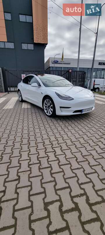 Седан Tesla Model 3 2020 в Чернівцях