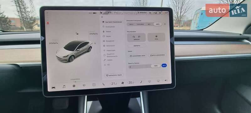 Седан Tesla Model 3 2020 в Чернівцях