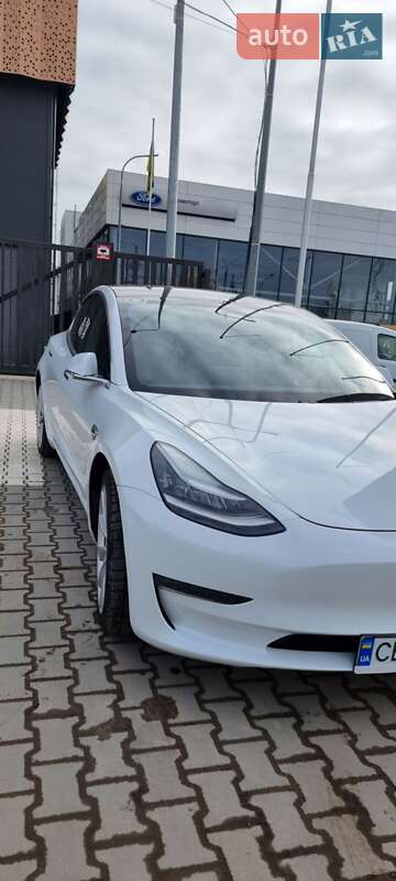 Седан Tesla Model 3 2020 в Чернівцях