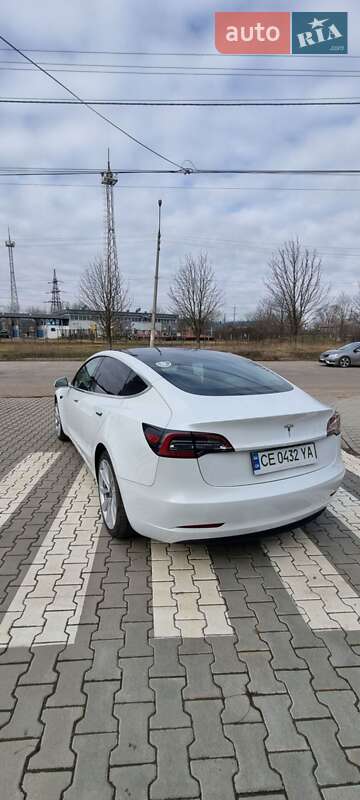 Седан Tesla Model 3 2020 в Чернівцях