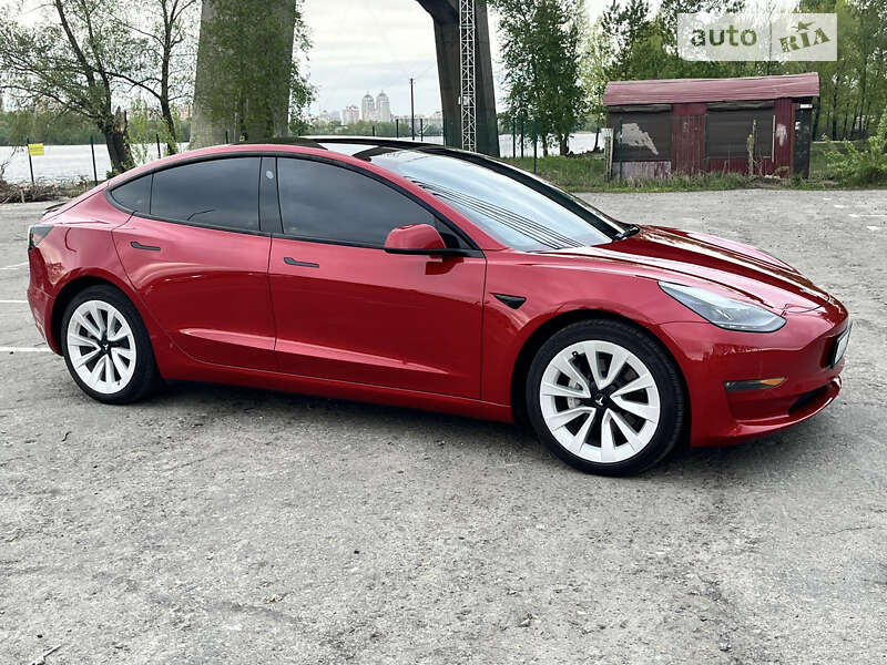Седан Tesla Model 3 2022 в Києві
