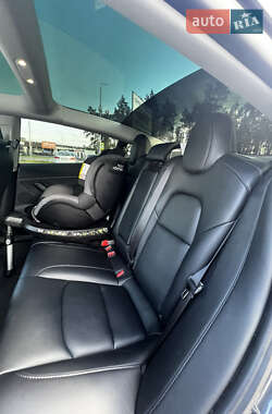 Седан Tesla Model 3 2021 в Киеве