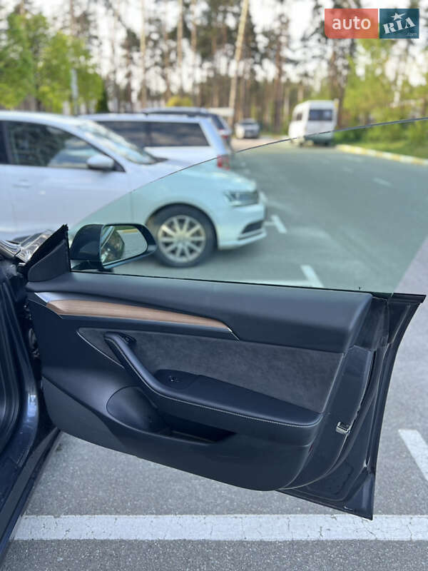 Седан Tesla Model 3 2021 в Києві