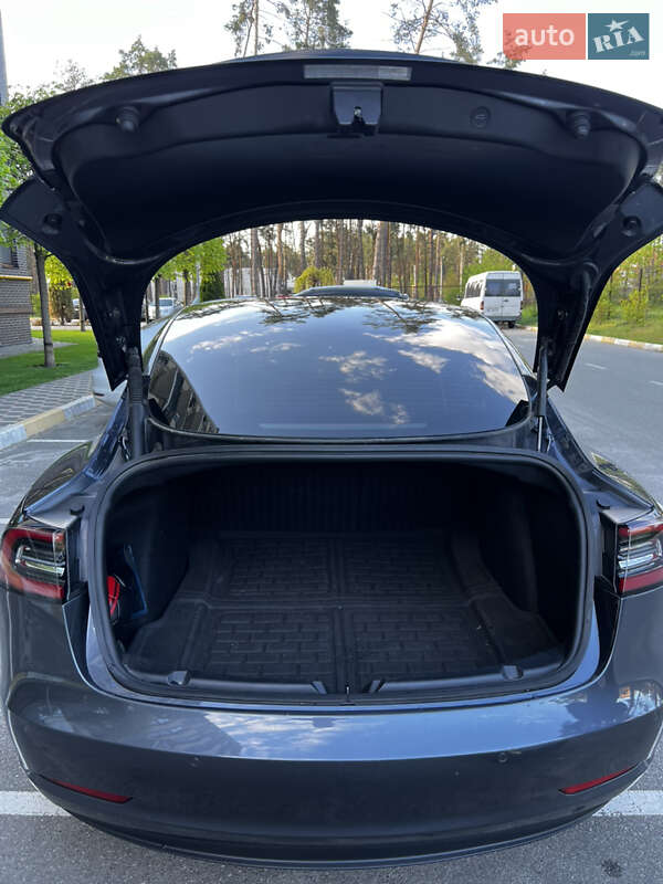 Седан Tesla Model 3 2021 в Києві