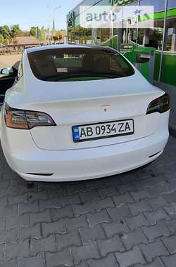 Седан Tesla Model 3 2023 в Виннице