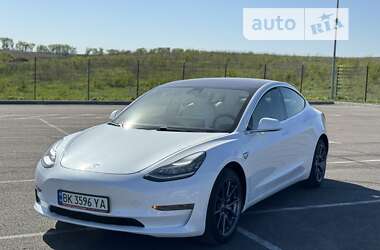 Седан Tesla Model 3 2018 в Рівному