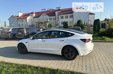Седан Tesla Model 3 2023 в Чернівцях