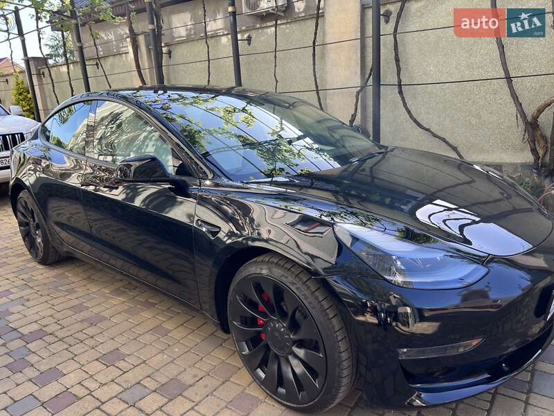 Седан Tesla Model 3 2023 в Одессе