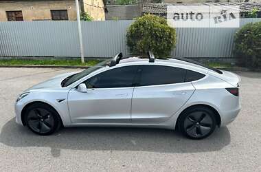 Седан Tesla Model 3 2018 в Ужгороді