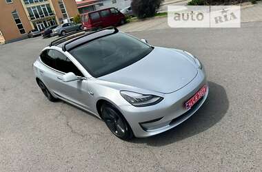 Седан Tesla Model 3 2018 в Ужгороді