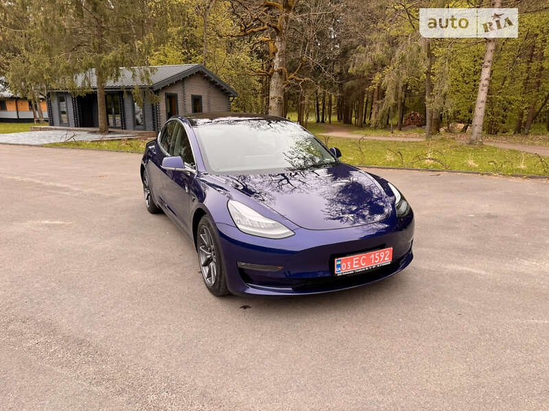 Седан Tesla Model 3 2019 в Луцьку