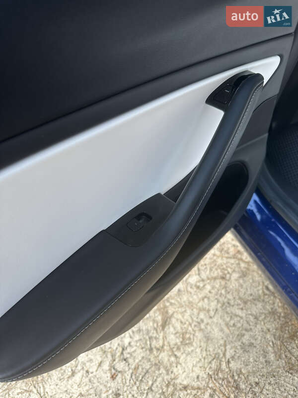 Седан Tesla Model 3 2020 в Киеве