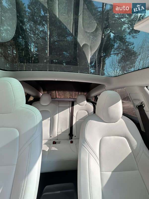 Седан Tesla Model 3 2020 в Киеве