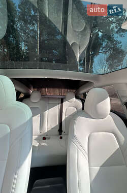 Седан Tesla Model 3 2020 в 