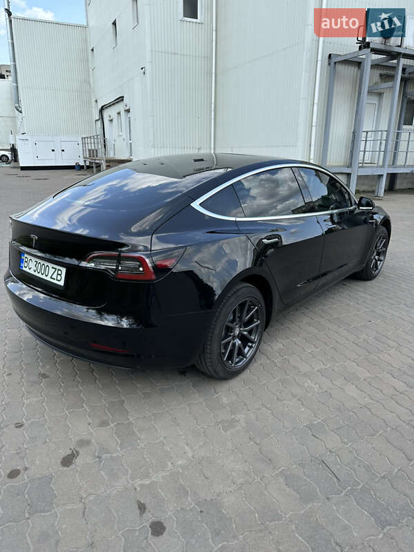 Седан Tesla Model 3 2019 в Львове