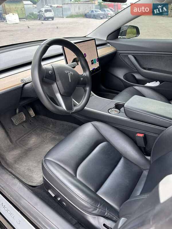 Седан Tesla Model 3 2019 в Львові