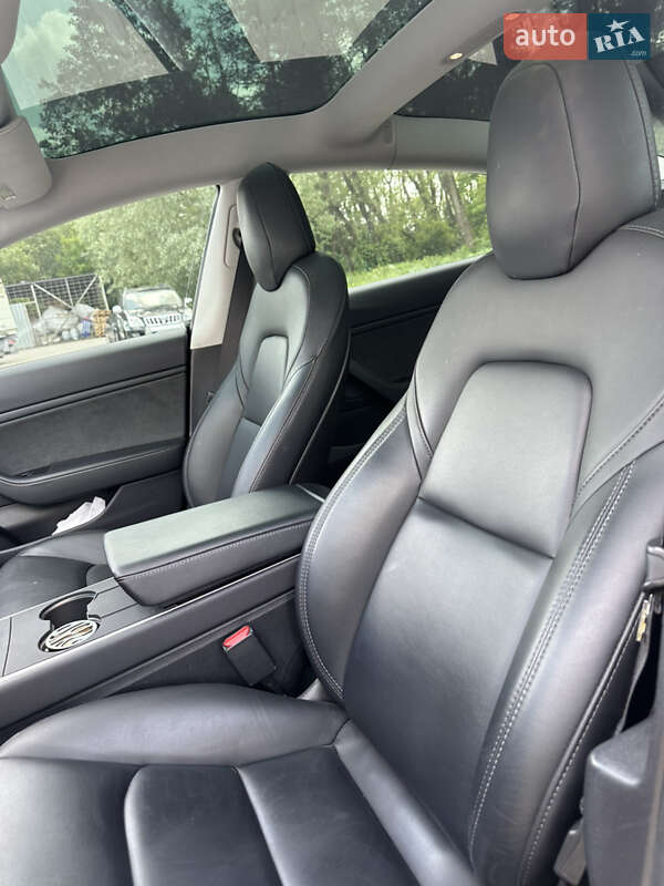 Седан Tesla Model 3 2019 в Львові