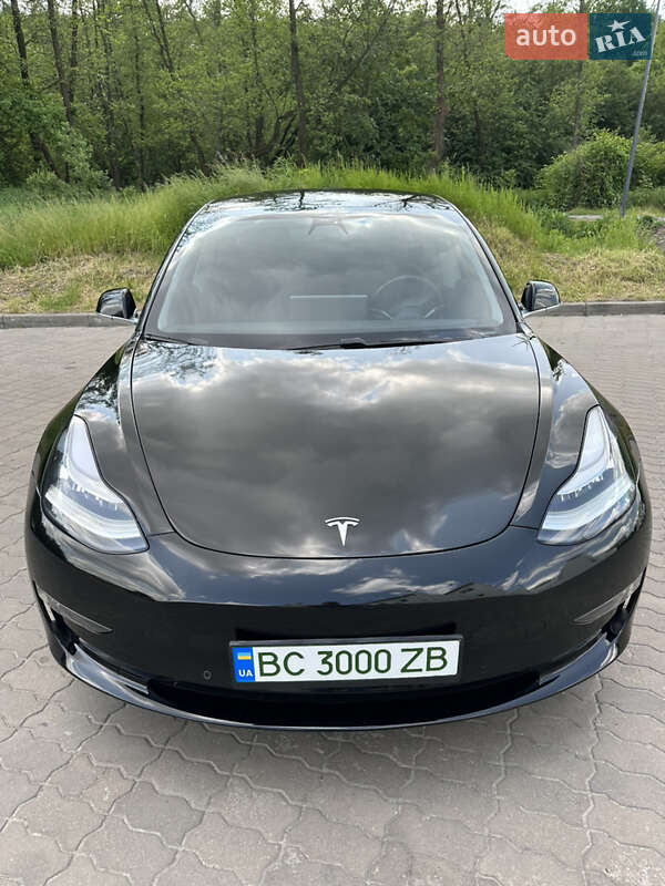 Седан Tesla Model 3 2019 в Львове