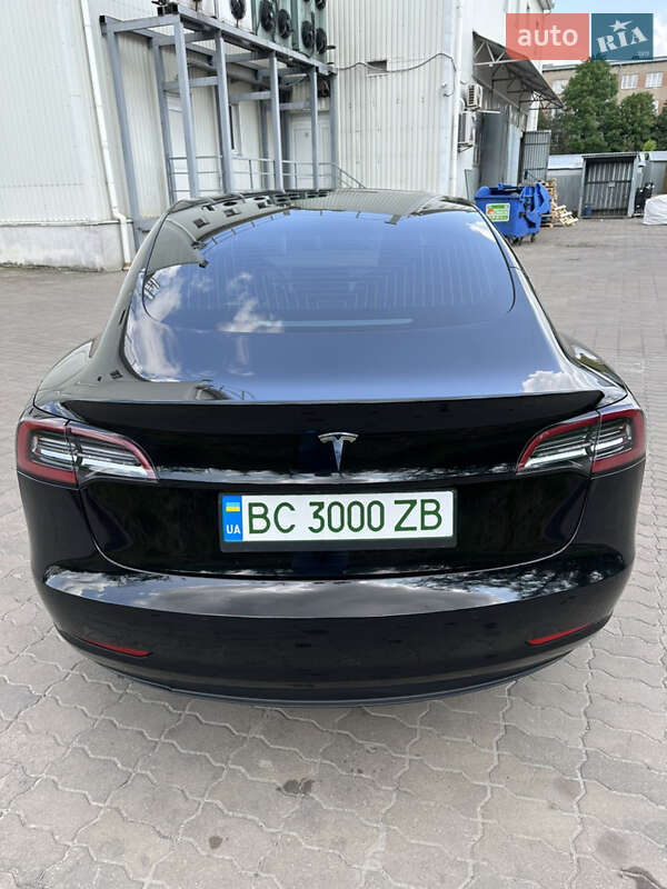 Седан Tesla Model 3 2019 в Львові