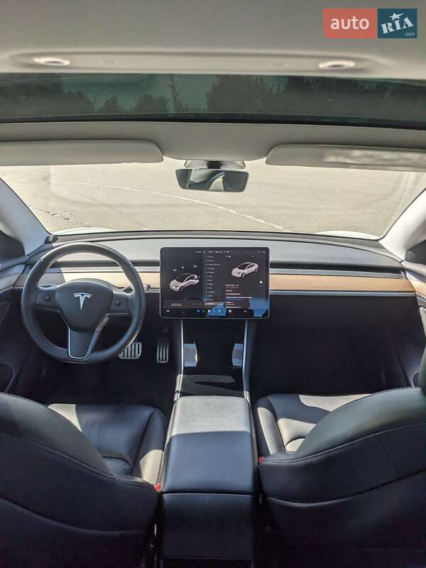 Седан Tesla Model 3 2019 в Киеве