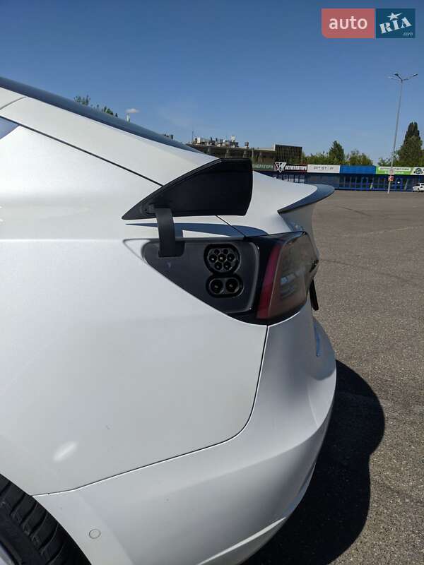 Седан Tesla Model 3 2019 в Киеве