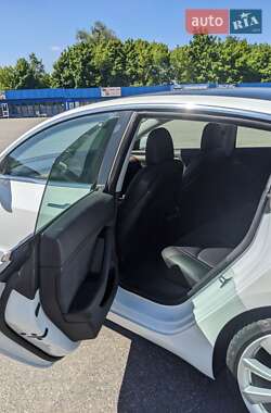 Седан Tesla Model 3 2019 в Киеве