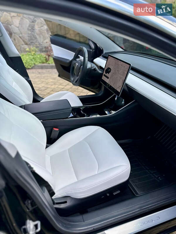 Седан Tesla Model 3 2019 в Рівному