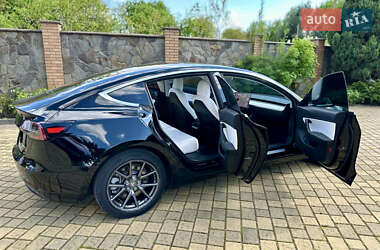Седан Tesla Model 3 2019 в Ровно