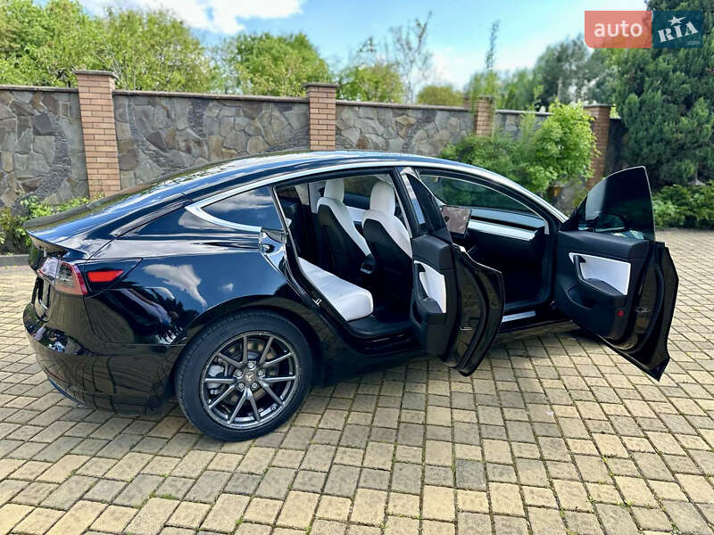 Седан Tesla Model 3 2019 в Рівному