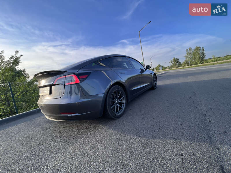 Седан Tesla Model 3 2018 в Києві