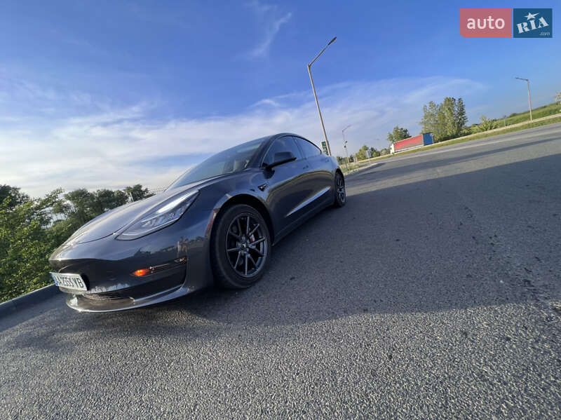 Седан Tesla Model 3 2018 в Києві