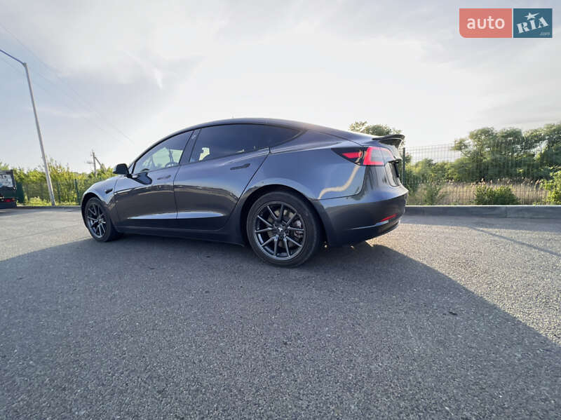 Седан Tesla Model 3 2018 в Києві