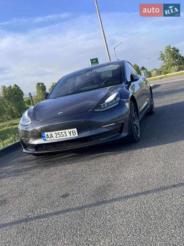 Седан Tesla Model 3 2018 в Києві