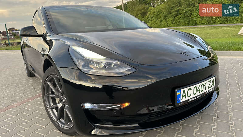 Седан Tesla Model 3 2021 в Луцьку