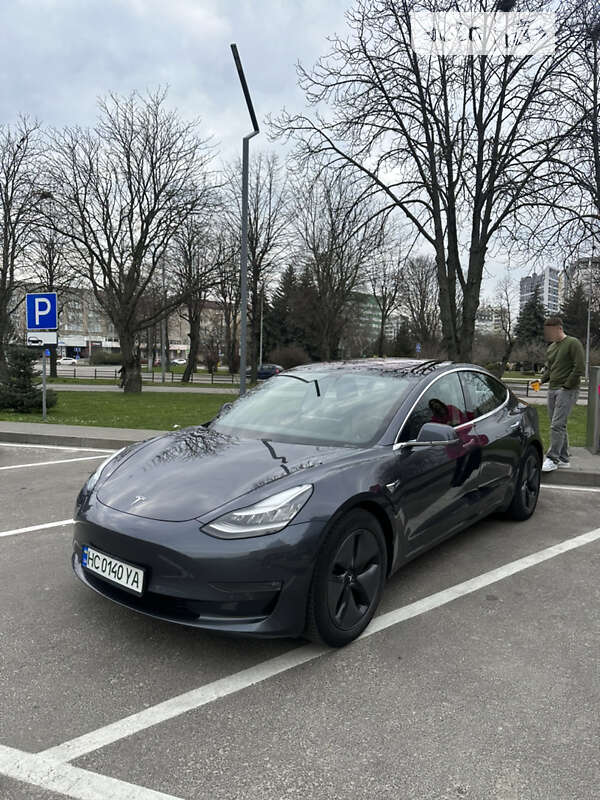 Седан Tesla Model 3 2018 в Буске