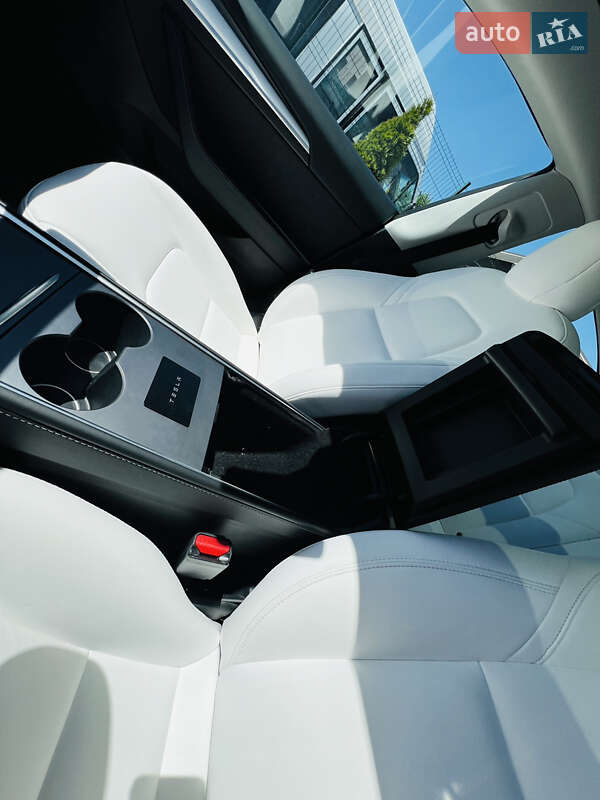 Седан Tesla Model 3 2021 в Кременчуці