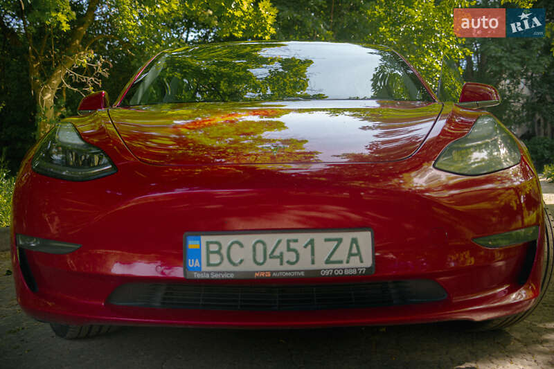 Седан Tesla Model 3 2018 в Львове
