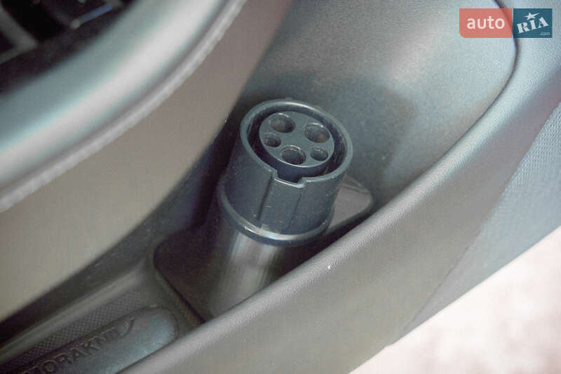 Седан Tesla Model 3 2018 в Львові фото 24 Седан Tesla Model 3 2018 в Львові