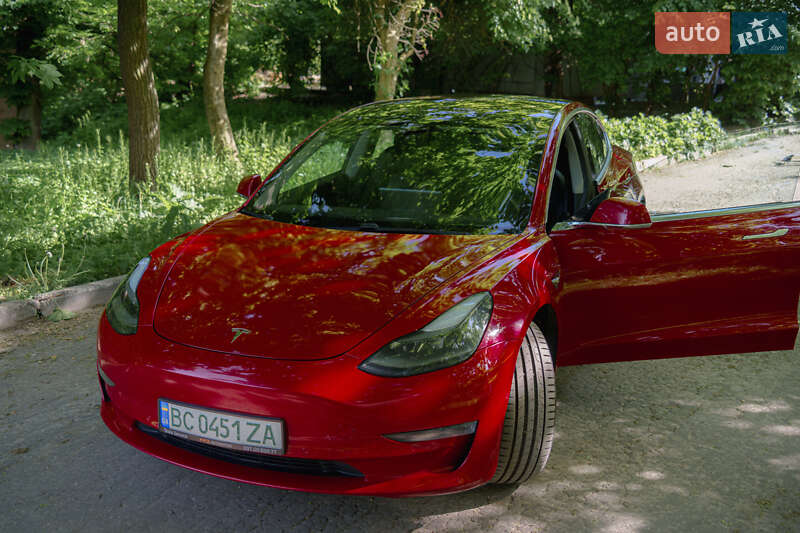 Седан Tesla Model 3 2018 в Львове