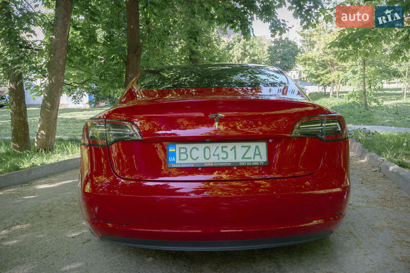 Седан Tesla Model 3 2018 в Львове