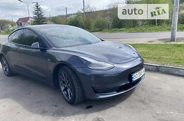 Седан Tesla Model 3 2021 в Кременце