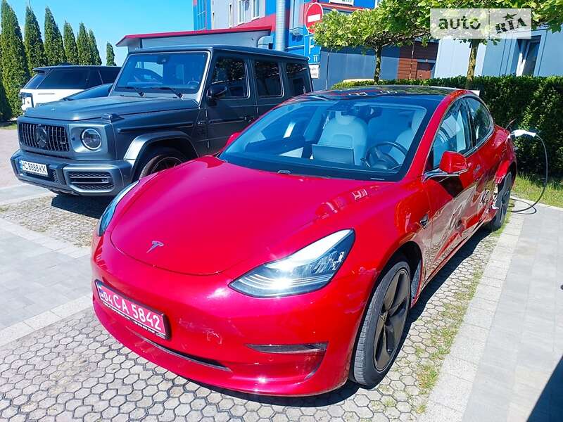 Седан Tesla Model 3 2018 в Львові