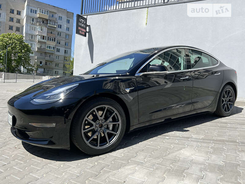 Седан Tesla Model 3 2019 в Києві