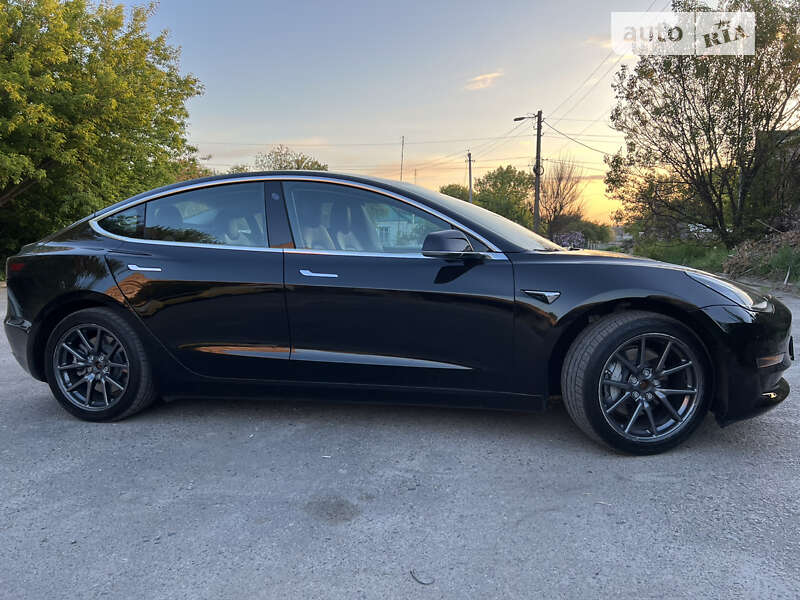 Седан Tesla Model 3 2019 в Києві