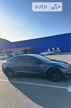 Седан Tesla Model 3 2022 в Мукачево