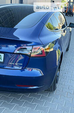 Седан Tesla Model 3 2022 в Киеве