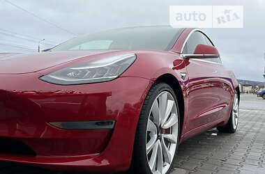 Седан Tesla Model 3 2019 в Чернівцях