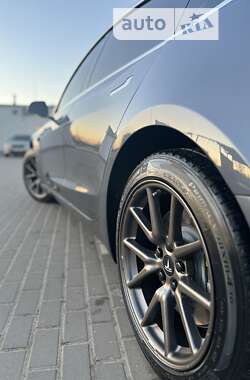 Седан Tesla Model 3 2020 в Львове