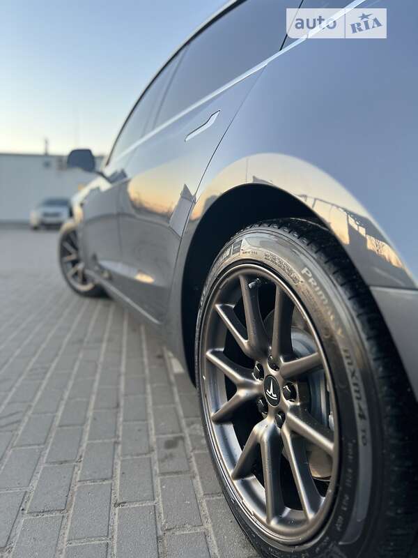 Седан Tesla Model 3 2020 в Львове