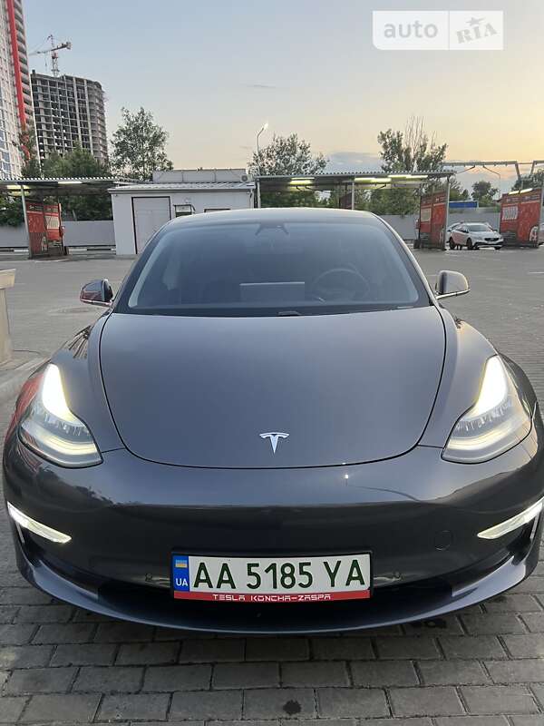 Седан Tesla Model 3 2020 в Львове